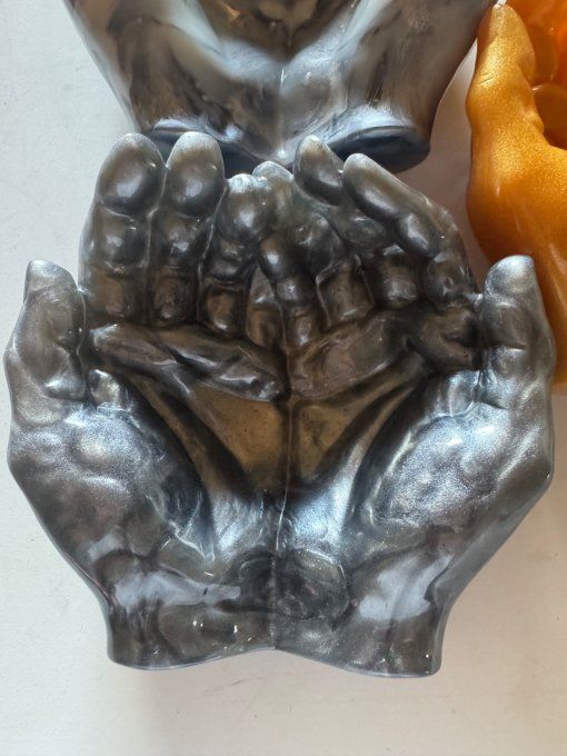 Mains jointes