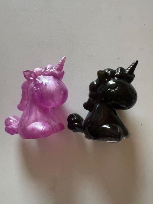 Licorne assise