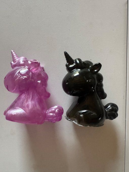 Licorne assise