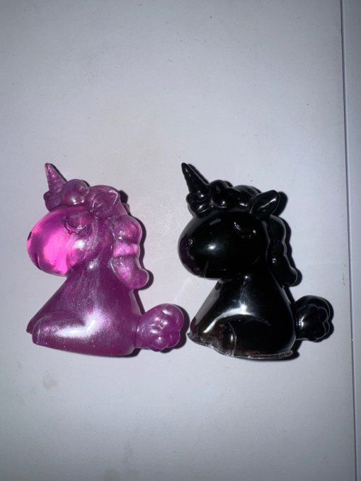 Licorne assise